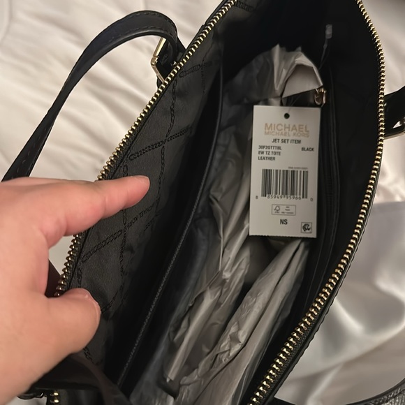 NWT Michael Kors Jet Set East-West Leather Tote Bag 🖤 - Picture 8 of 17